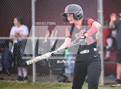 Thumbnail 3 in Belpre vs South Webster (OHSAA District VII Quarterfinal) photogallery.