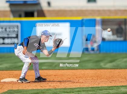 Thumbnail 1 in Deer Creek vs Yukon (OSSAA 6A Regional Final) photogallery.