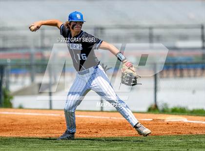 Thumbnail 3 in Deer Creek vs Yukon (OSSAA 6A Regional Final) photogallery.