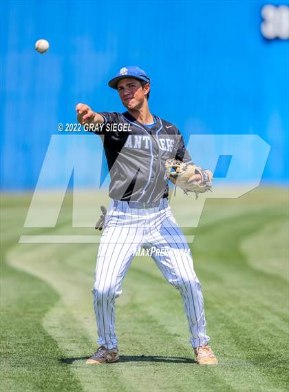 Thumbnail 2 in Deer Creek vs Yukon (OSSAA 6A Regional Final) photogallery.