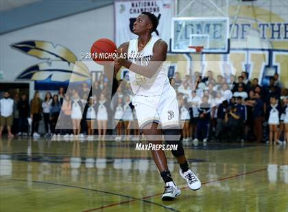 Thumbnail 2 in Mater Dei vs. St. John Bosco photogallery.
