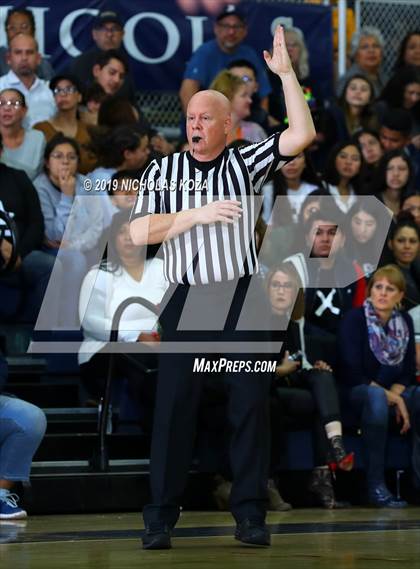 Thumbnail 1 in Mater Dei vs. St. John Bosco photogallery.