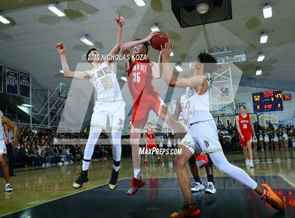 Thumbnail 3 in Mater Dei vs. St. John Bosco photogallery.