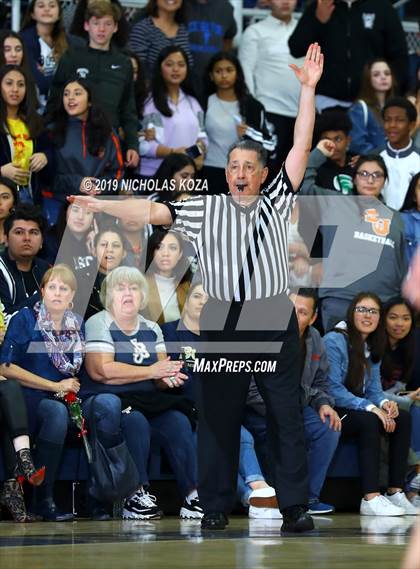 Thumbnail 3 in Mater Dei vs. St. John Bosco photogallery.