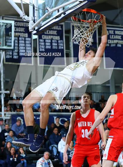 Thumbnail 2 in Mater Dei vs. St. John Bosco photogallery.