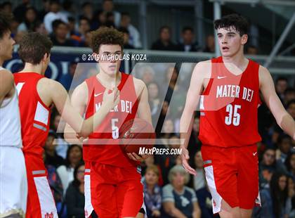 Thumbnail 2 in Mater Dei vs. St. John Bosco photogallery.