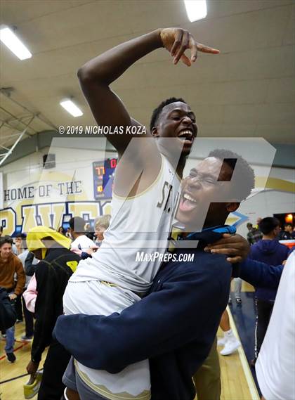Thumbnail 1 in Mater Dei vs. St. John Bosco photogallery.