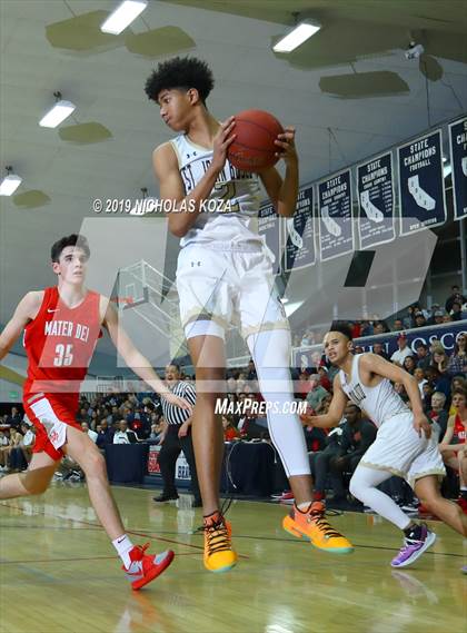 Thumbnail 2 in Mater Dei vs. St. John Bosco photogallery.