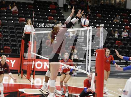 Thumbnail 3 in Paragould vs. Benton (AAA 5A Quarterfinal Playoff) photogallery.