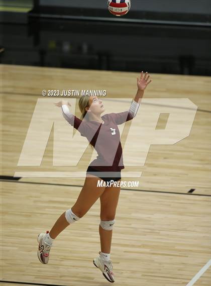 Thumbnail 3 in Paragould vs. Benton (AAA 5A Quarterfinal Playoff) photogallery.