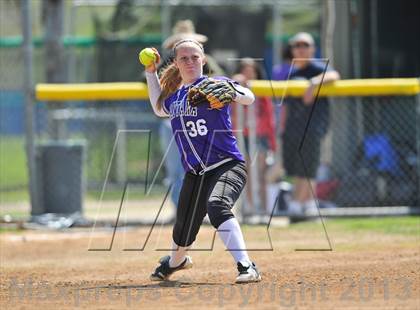 Thumbnail 3 in Mar Vista vs. Santana photogallery.