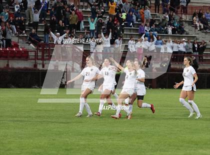 Thumbnail 2 in Heritage vs. Rock Canyon (CHSAA 5A Semi-Final) photogallery.