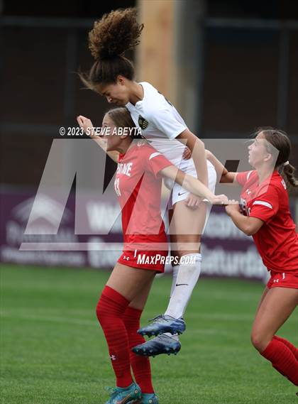 Thumbnail 2 in Heritage vs. Rock Canyon (CHSAA 5A Semi-Final) photogallery.