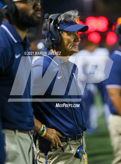 Thumbnail 1 in Oaks Christian vs Sierra Canyon photogallery.
