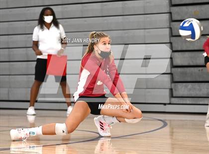 Thumbnail 2 in Mater Dei vs. Torrey Pines (Durango Fall Classic) photogallery.