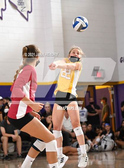 Thumbnail 2 in Mater Dei vs. Torrey Pines (Durango Fall Classic) photogallery.