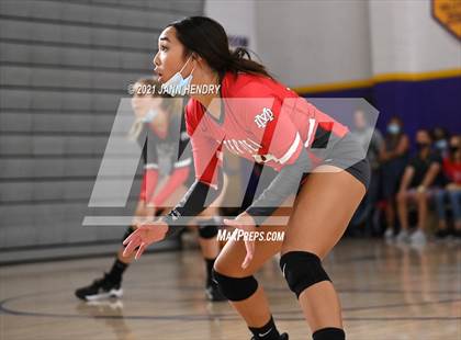 Thumbnail 1 in Mater Dei vs. Torrey Pines (Durango Fall Classic) photogallery.