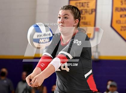 Thumbnail 3 in Mater Dei vs. Torrey Pines (Durango Fall Classic) photogallery.