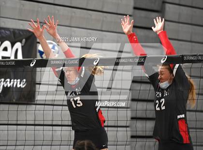 Thumbnail 3 in Mater Dei vs. Torrey Pines (Durango Fall Classic) photogallery.