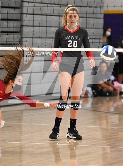 Thumbnail 2 in Mater Dei vs. Torrey Pines (Durango Fall Classic) photogallery.