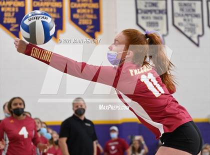 Thumbnail 3 in Mater Dei vs. Torrey Pines (Durango Fall Classic) photogallery.