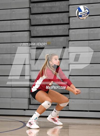 Thumbnail 2 in Mater Dei vs. Torrey Pines (Durango Fall Classic) photogallery.