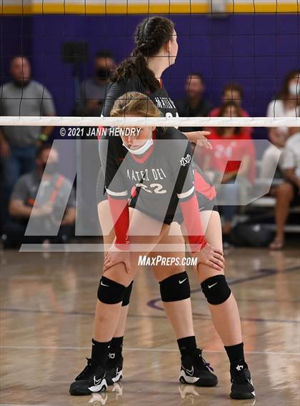 Thumbnail 2 in Mater Dei vs. Torrey Pines (Durango Fall Classic) photogallery.