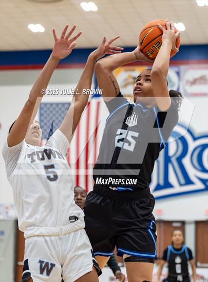 Thumbnail 1 in IMG Academy vs Westtown (Chipotle Nationals Semifinal) photogallery.