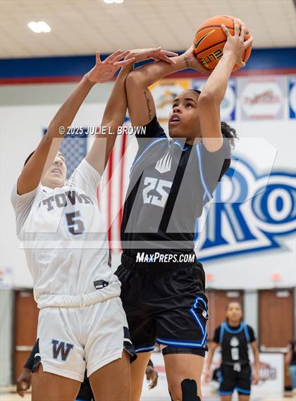 Thumbnail 3 in IMG Academy vs Westtown (Chipotle Nationals Semifinal) photogallery.