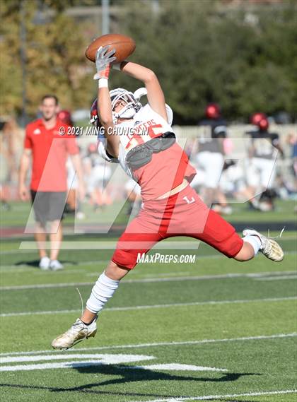 Thumbnail 2 in Orange Lutheran @ JSerra Catholic photogallery.