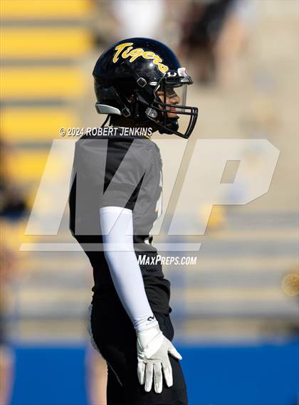 Thumbnail 2 in Kalani vs McKinley photogallery.