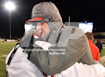 Thumbnail 2 in Mater Dei vs. De La Salle (CIF State Open Division Final) photogallery.