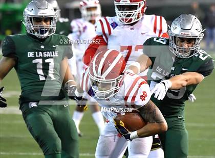 Thumbnail 1 in Mater Dei vs. De La Salle (CIF State Open Division Final) photogallery.