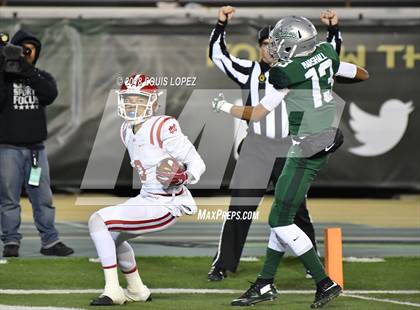 Thumbnail 2 in Mater Dei vs. De La Salle (CIF State Open Division Final) photogallery.