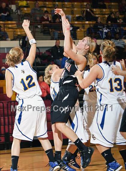 Thumbnail 1 in Petrolia vs. Dodd City (Fantasy of Lights) photogallery.
