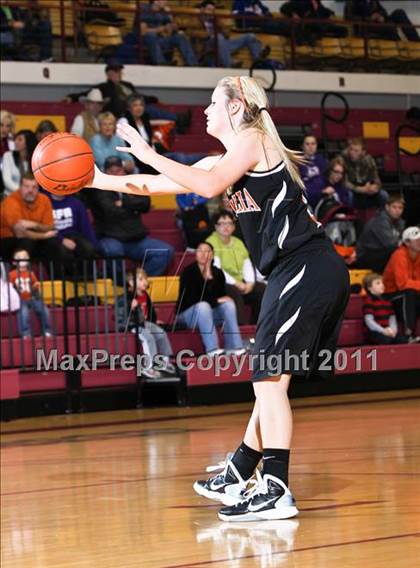 Thumbnail 1 in Petrolia vs. Dodd City (Fantasy of Lights) photogallery.