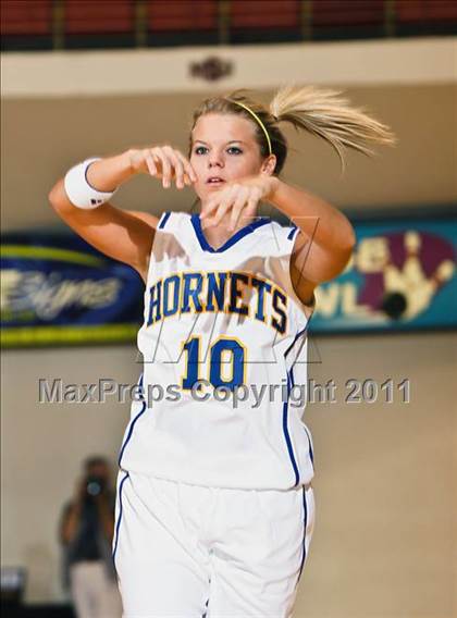 Thumbnail 2 in Petrolia vs. Dodd City (Fantasy of Lights) photogallery.