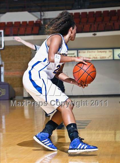 Thumbnail 3 in Petrolia vs. Dodd City (Fantasy of Lights) photogallery.