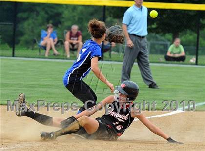Thumbnail 1 in Elizabethtown vs Warwick (District 3 4A Semifinals) photogallery.