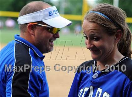 Thumbnail 3 in Elizabethtown vs Warwick (District 3 4A Semifinals) photogallery.