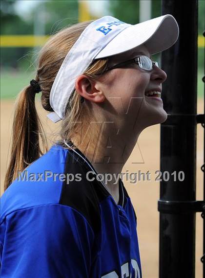 Thumbnail 1 in Elizabethtown vs Warwick (District 3 4A Semifinals) photogallery.