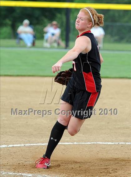 Thumbnail 2 in Elizabethtown vs Warwick (District 3 4A Semifinals) photogallery.