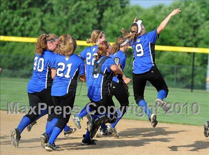 Thumbnail 3 in Elizabethtown vs Warwick (District 3 4A Semifinals) photogallery.