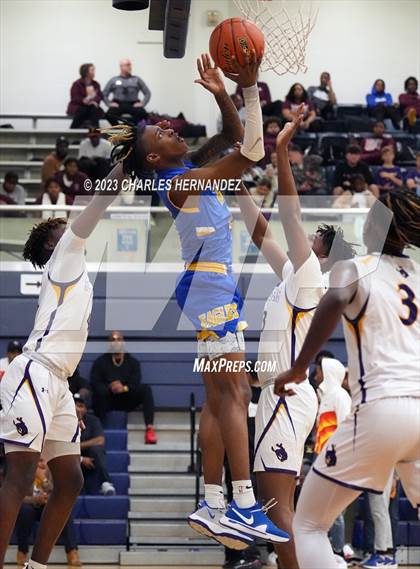 Thumbnail 3 in Washington vs. Center (UIL 4A Region III Semifinal) photogallery.