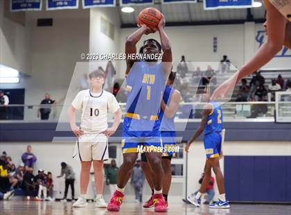 Thumbnail 2 in Washington vs. Center (UIL 4A Region III Semifinal) photogallery.