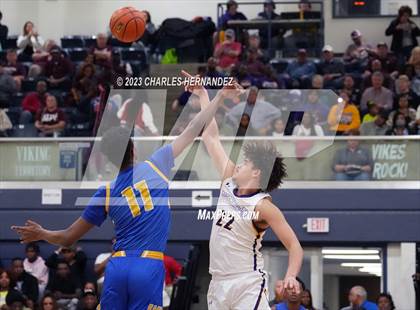 Thumbnail 1 in Washington vs. Center (UIL 4A Region III Semifinal) photogallery.