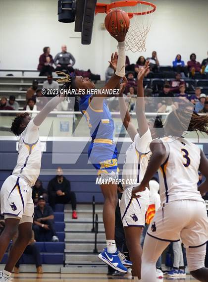 Thumbnail 2 in Washington vs. Center (UIL 4A Region III Semifinal) photogallery.