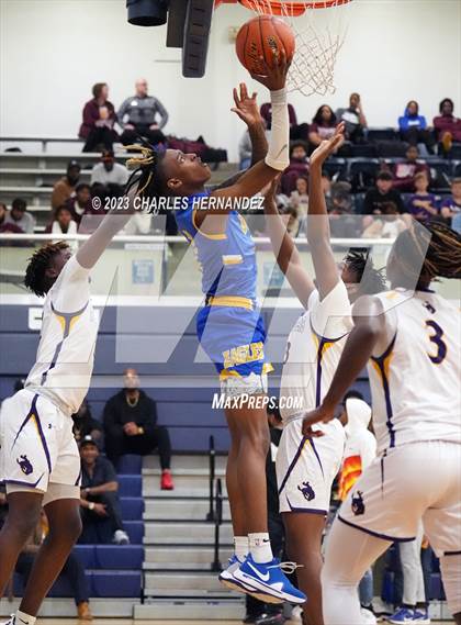 Thumbnail 1 in Washington vs. Center (UIL 4A Region III Semifinal) photogallery.