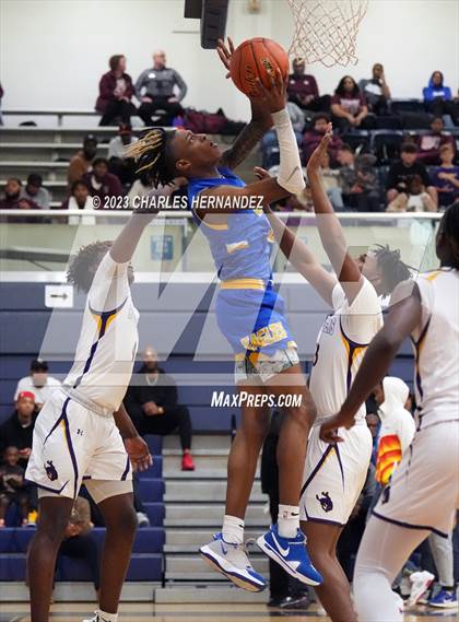 Thumbnail 1 in Washington vs. Center (UIL 4A Region III Semifinal) photogallery.