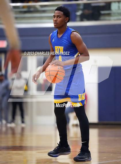 Thumbnail 2 in Washington vs. Center (UIL 4A Region III Semifinal) photogallery.